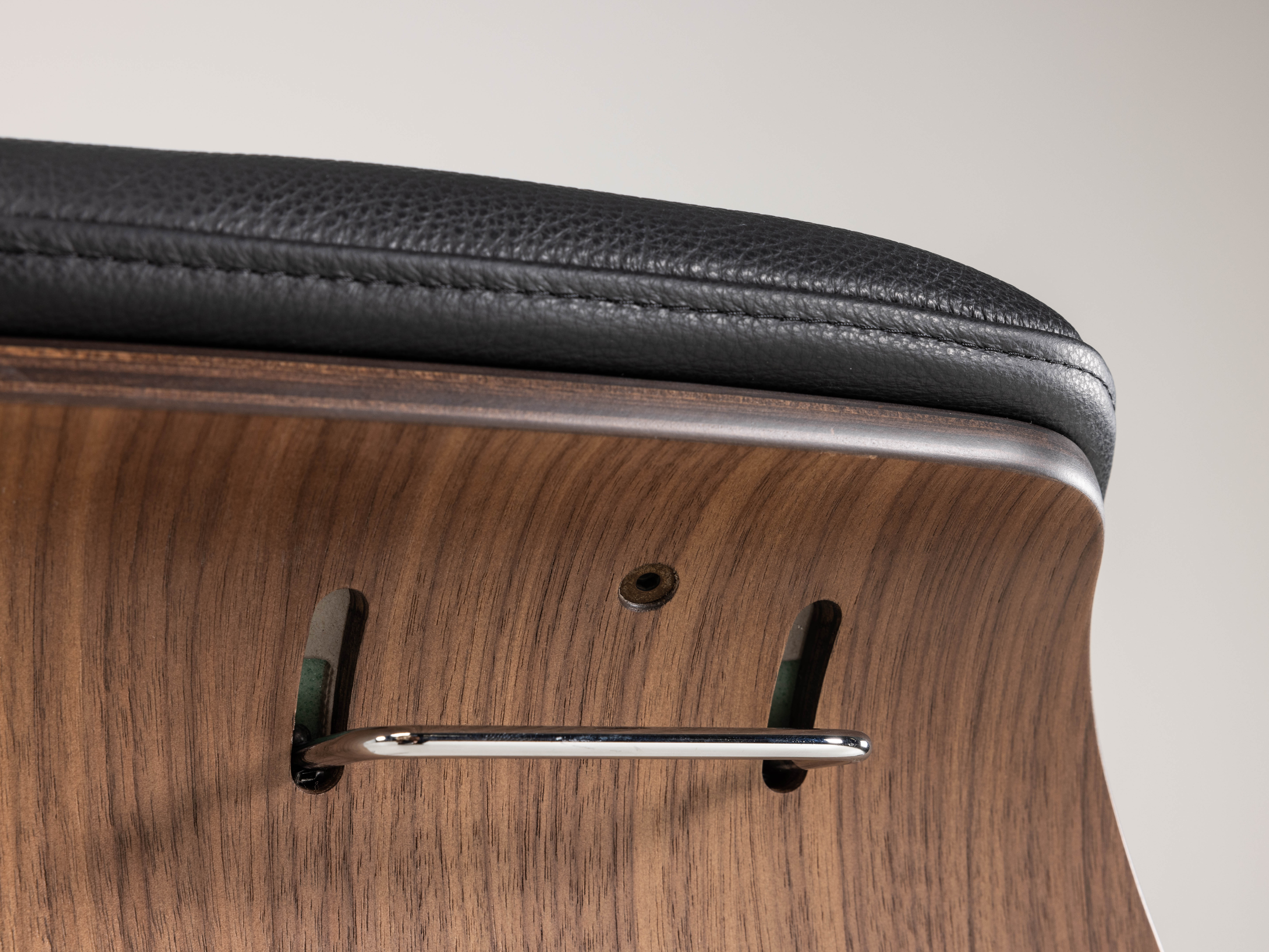 Confrom Button Conform Timeout relaxfauteuil met voetbank walnoot zwart