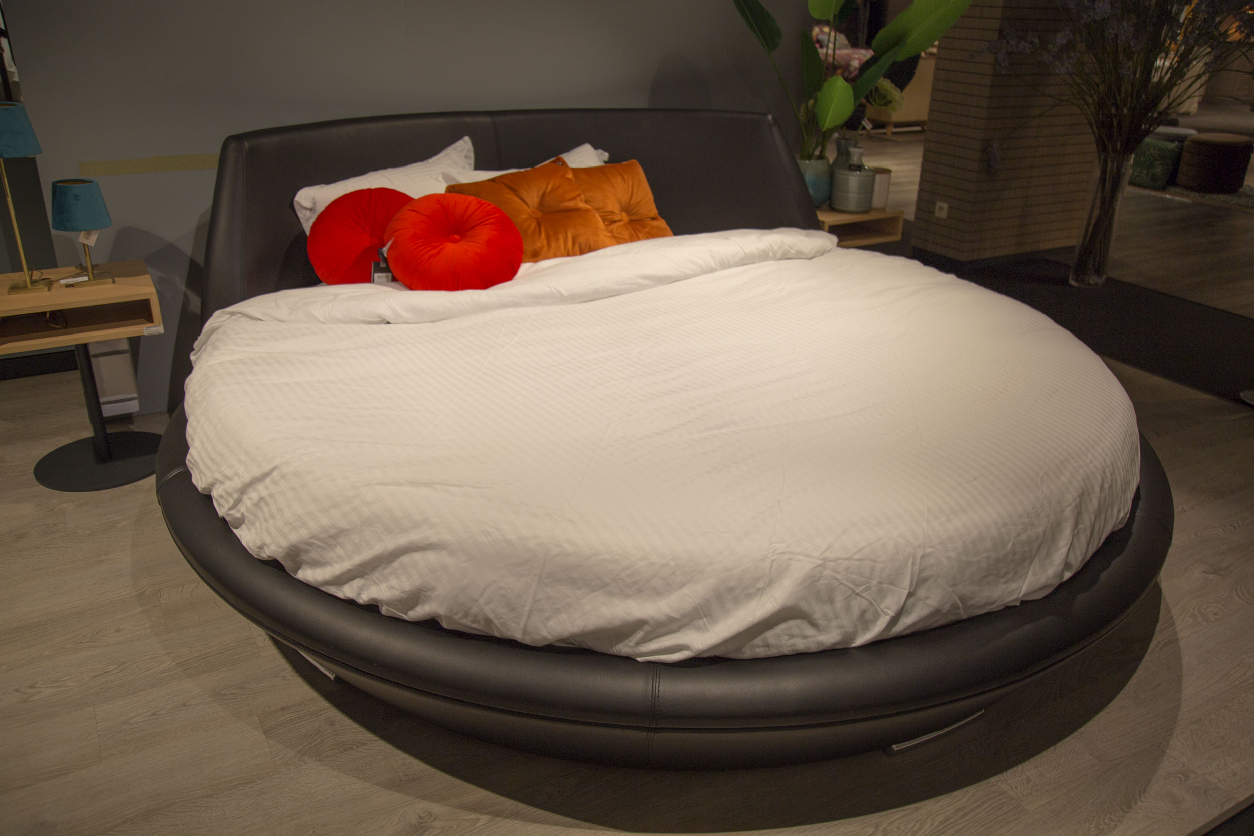 plan Waterig condensor Rond bed met matras en beddengoed | DEBA Meubelen