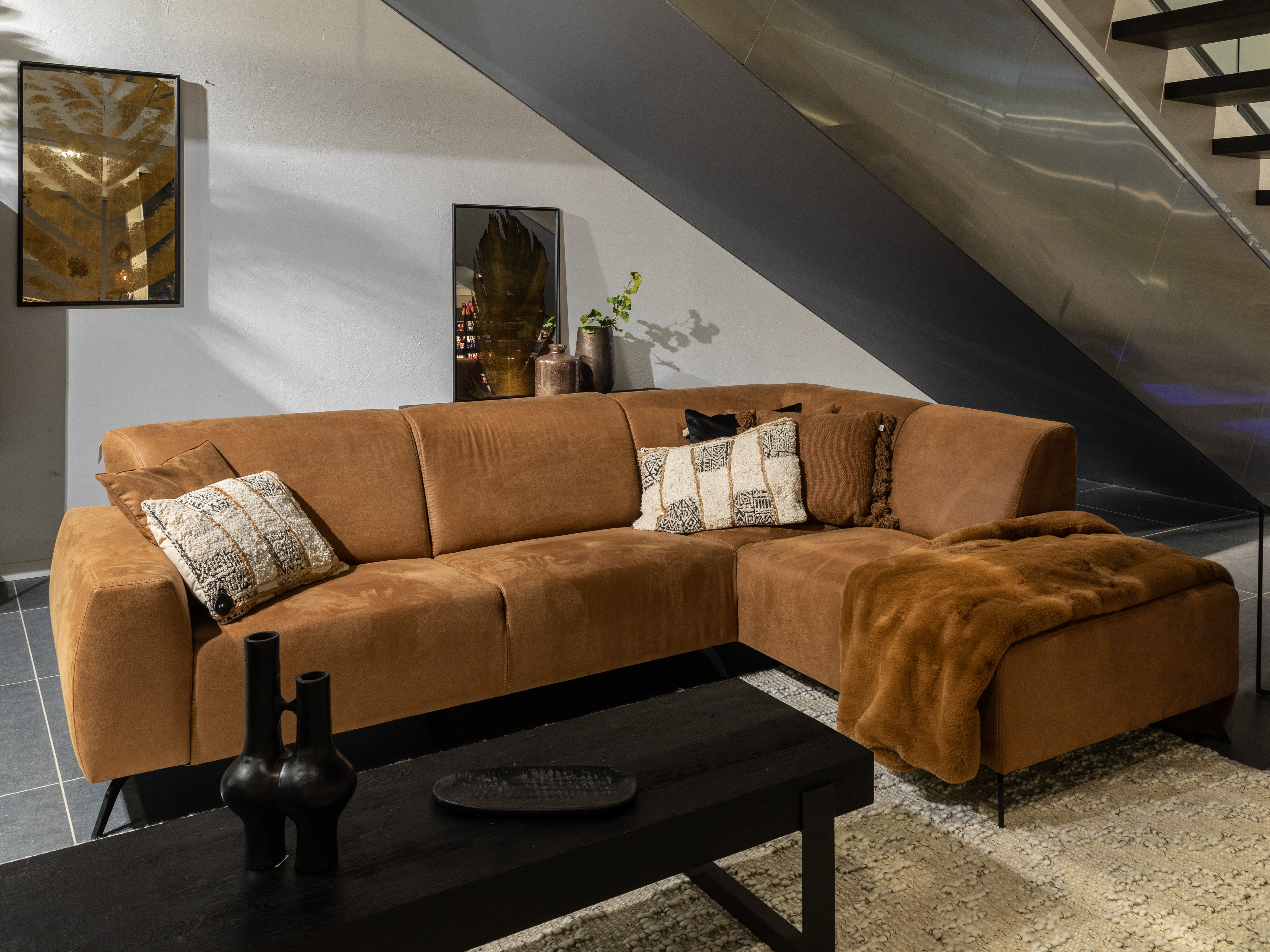 Moderne hoeksalon Sweet met terminal rechts in cognac